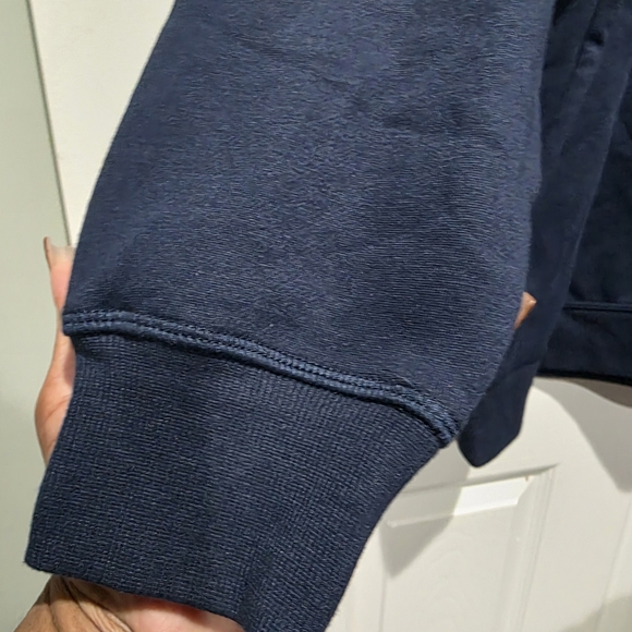 "MAMA" Sweatshirt, Unisex Heavy Blend™ Crewneck Sweatshirt - Picture 5 of 5